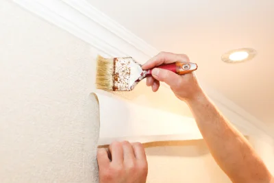 Pose de papier peint à Courtenot — revêtements muraux et toiles de verre